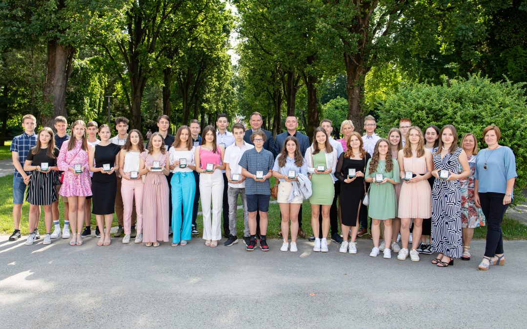 Slovesna podelitev “županovih petic”